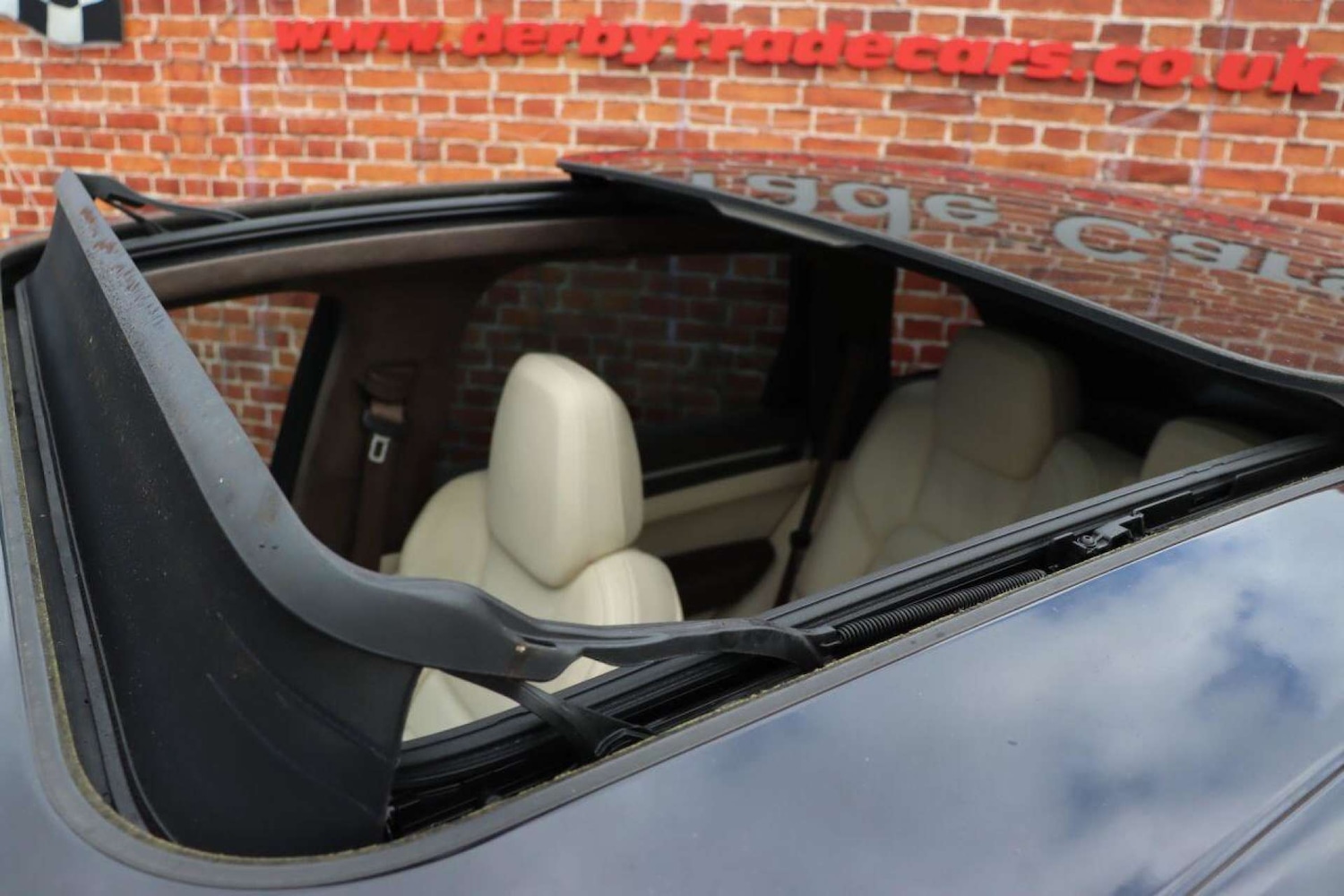 Used Porsche Cayenne 2011 for sale - 77519261: Photo 2