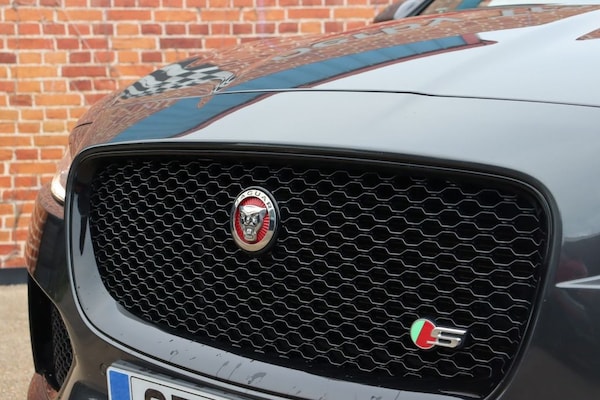 Used Jaguar F-Pace 2018 for sale - 76223984: Photo 14