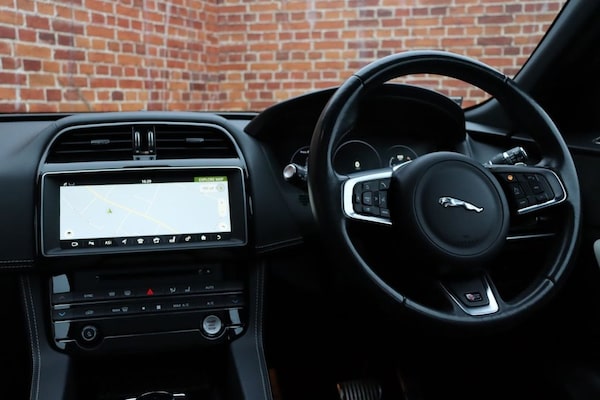 Used Jaguar F-Pace 2018 for sale - 76223984: Photo 16