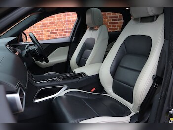 Used Jaguar F-Pace 2018 for sale - 76223984: Photo 2