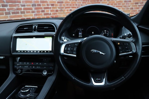 Used Jaguar F-Pace 2018 for sale - 76223984: Photo 5