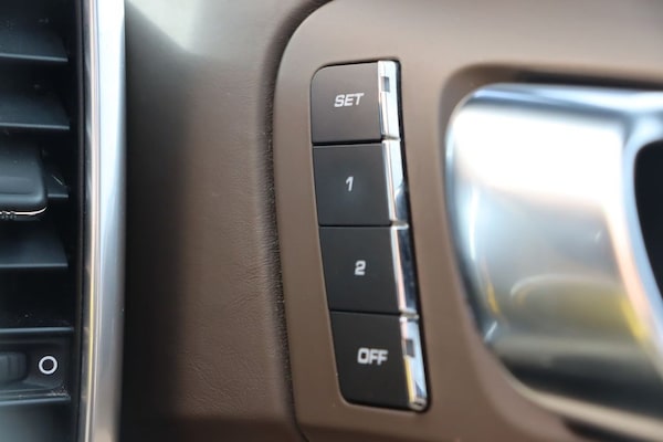 Used Porsche Cayenne 2011 for sale - 76163130: Photo 39