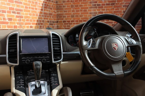 Used Porsche Cayenne 2011 for sale - 76163130: Photo 5