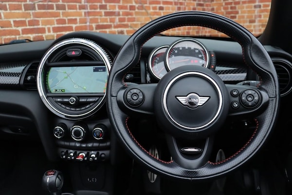 Used MINI Convertible 2017 for sale - 76304349: Photo 2