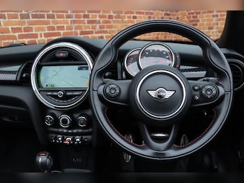 Used MINI Convertible 2017 for sale - 76304349: Photo 2
