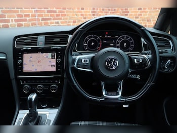 Used Volkswagen Golf 2018 for sale - 76481511: Photo