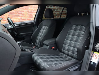 Used Volkswagen Golf 2018 for sale - 76481511: Photo