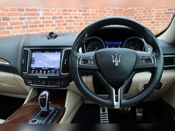 Used Maserati Levante 2017 for sale - 78201044: Photo