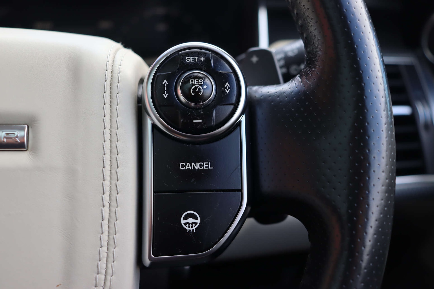 Used Land Rover Range Rover Sport 2015 for sale - 77545003: Photo 31