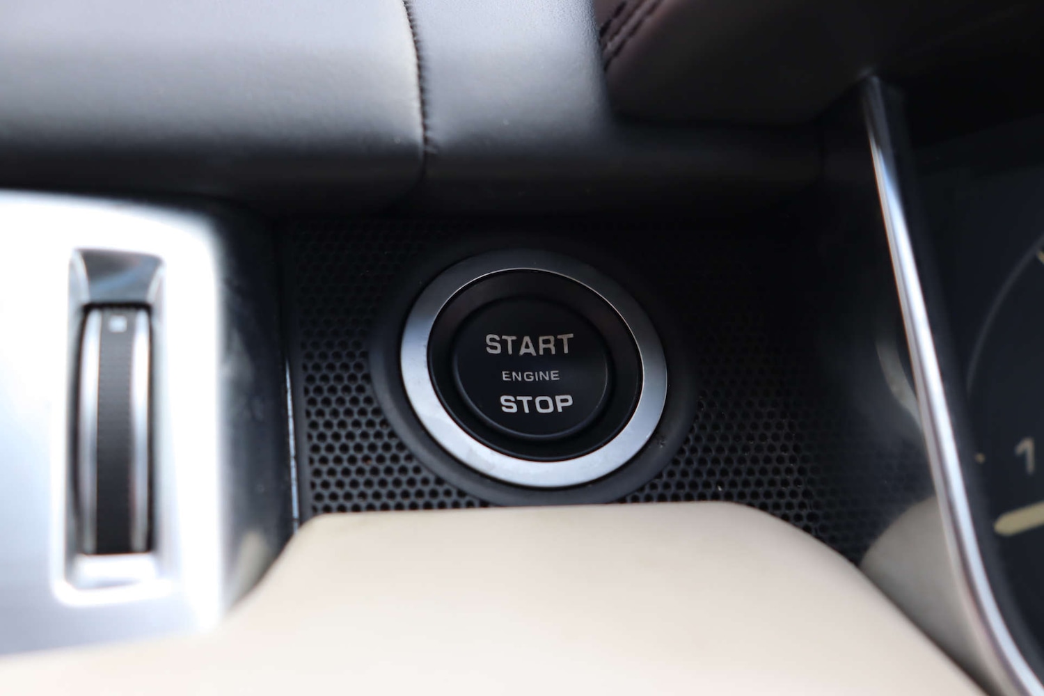 Used Land Rover Range Rover Sport 2015 for sale - 77545003: Photo 32