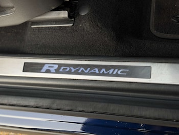 Used Land Rover Discovery Sport 2021 for sale - 77953374: Photo