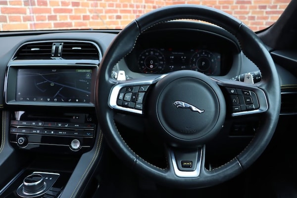 Used Jaguar F-Pace 2020 for sale - 75473511: Photo 2