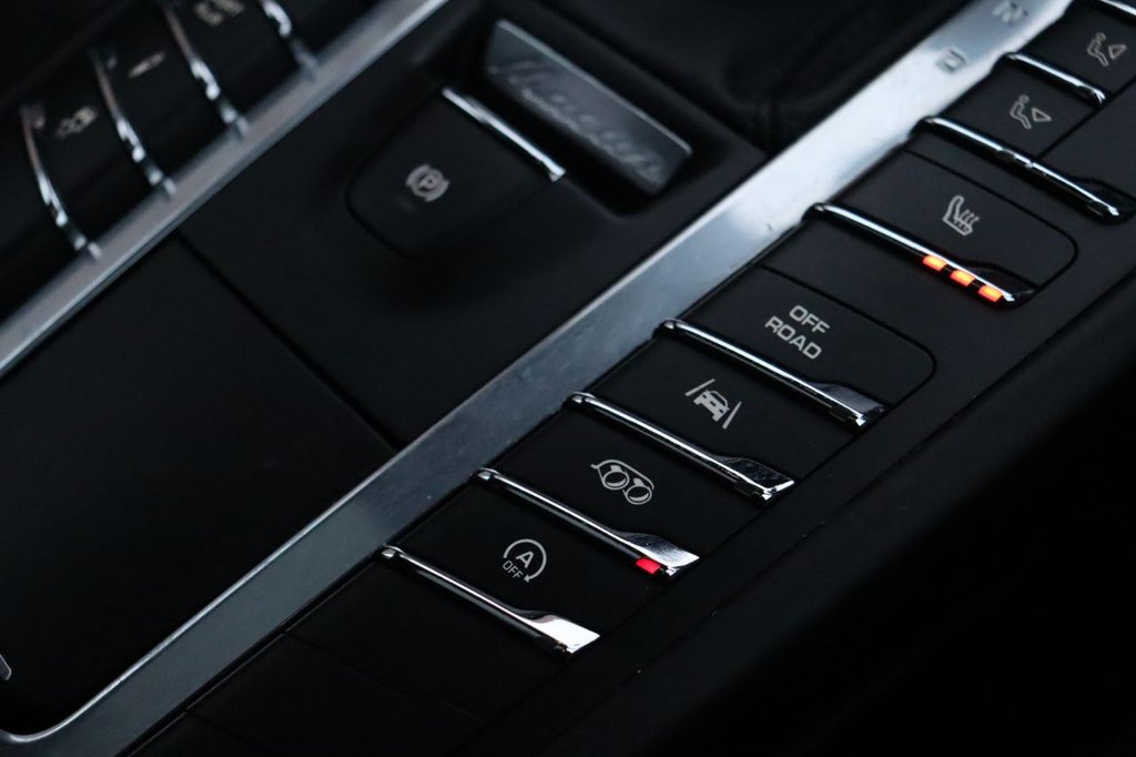 Used Porsche Macan 2017 for sale - 77408629: Photo 31