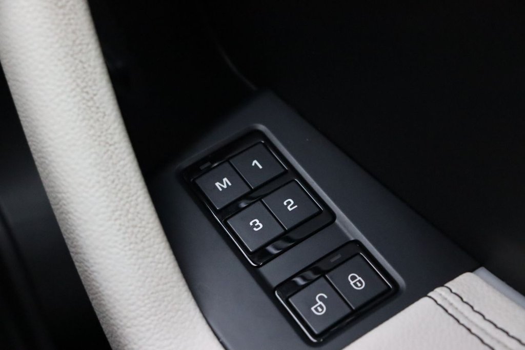 Used Jaguar F-Pace 2018 for sale - 76973192: Photo 29