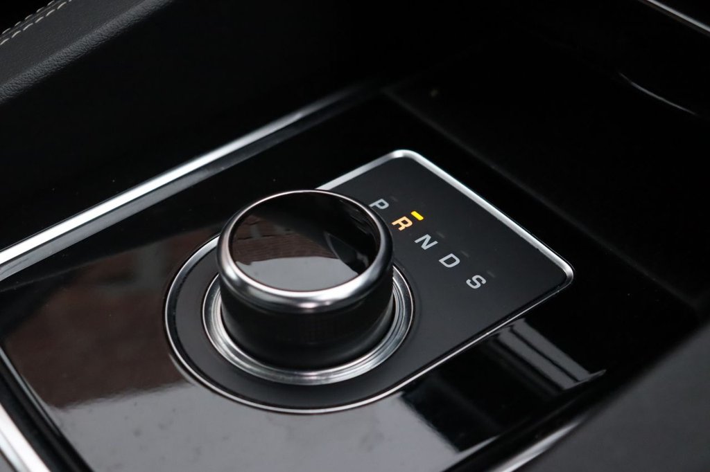 Used Jaguar F-Pace 2018 for sale - 76973192: Photo 32