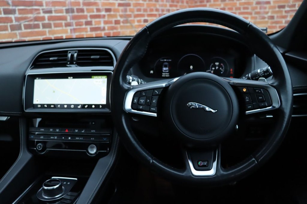 Used Jaguar F-Pace 2018 for sale - 76973192: Photo 5
