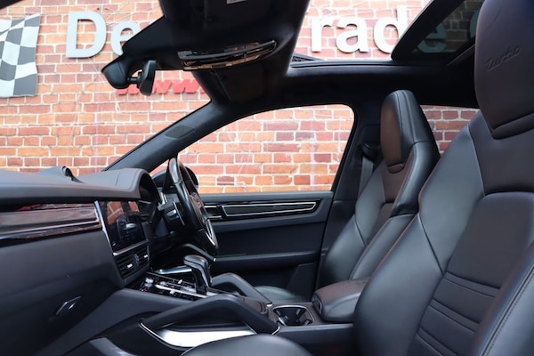 Used Porsche Cayenne 2018 for sale - 75062108: Photo 3