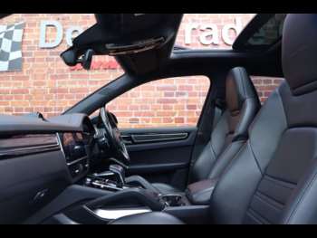 Used Porsche Cayenne 2018 for sale - 75062108: Photo