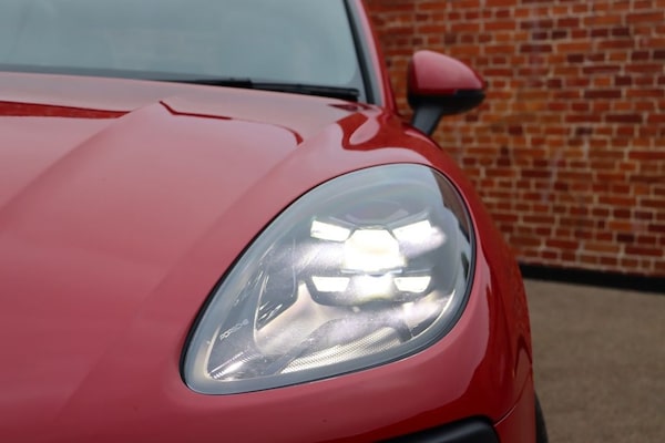 Used Porsche Macan 2021 for sale - 76223983: Photo 16