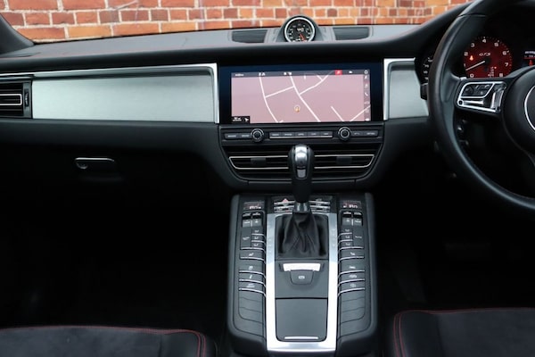 Used Porsche Macan 2021 for sale - 76223983: Photo 21