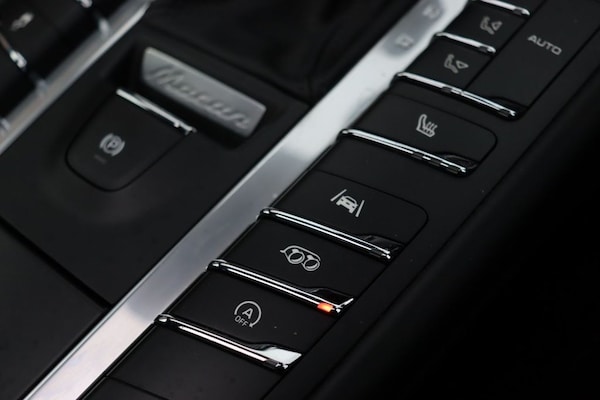 Used Porsche Macan 2021 for sale - 76223983: Photo 25