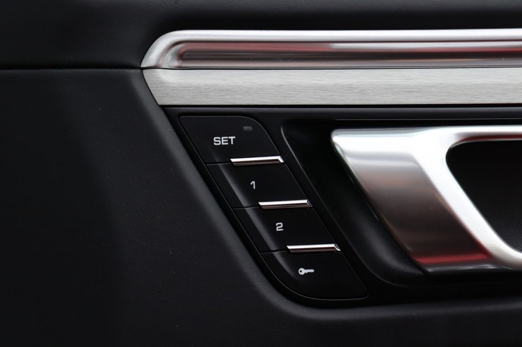 Used Porsche Macan 2021 for sale - 76223983: Photo 28