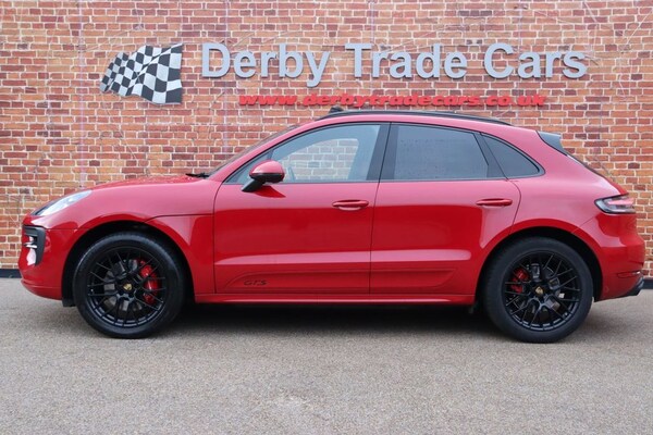 Used Porsche Macan 2021 for sale - 76223983: Photo 2