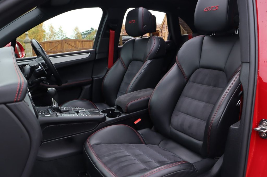 Used Porsche Macan 2021 for sale - 76223983: Photo 3