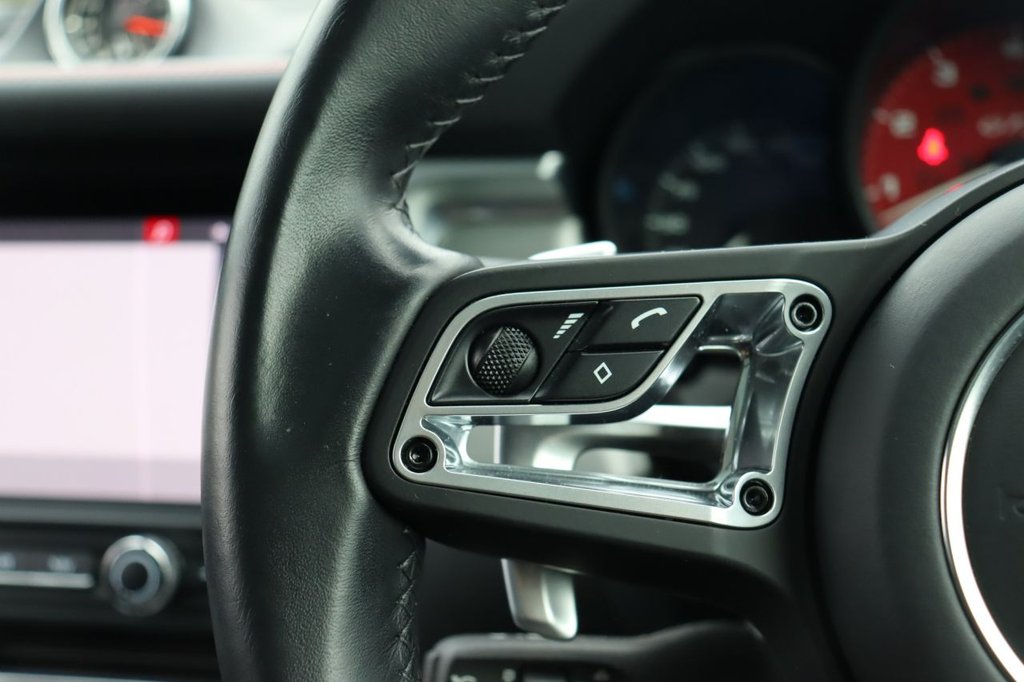 Used Porsche Macan 2021 for sale - 76223983: Photo 33