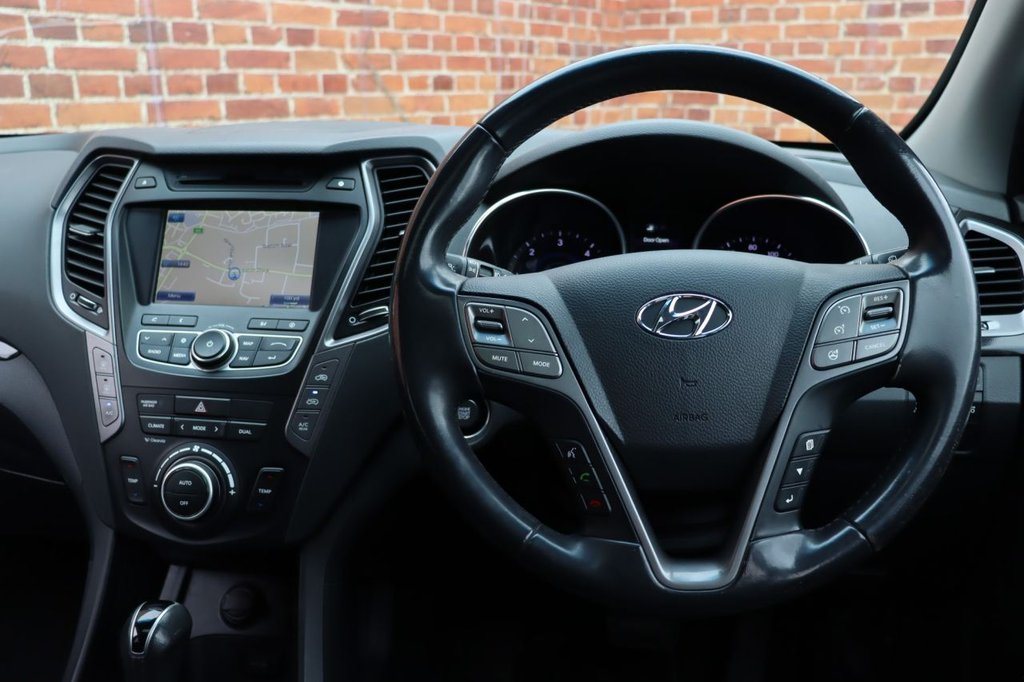 Used Hyundai Santa Fe 2014 for sale - 76111934: Photo 2