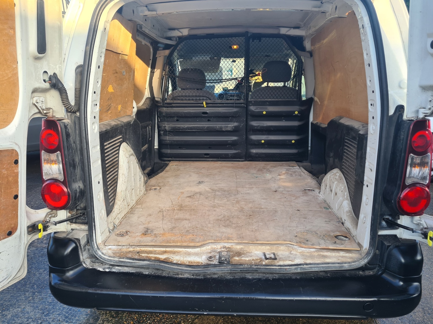 Used Peugeot Partner 2016 for sale - 77352196: Photo 13