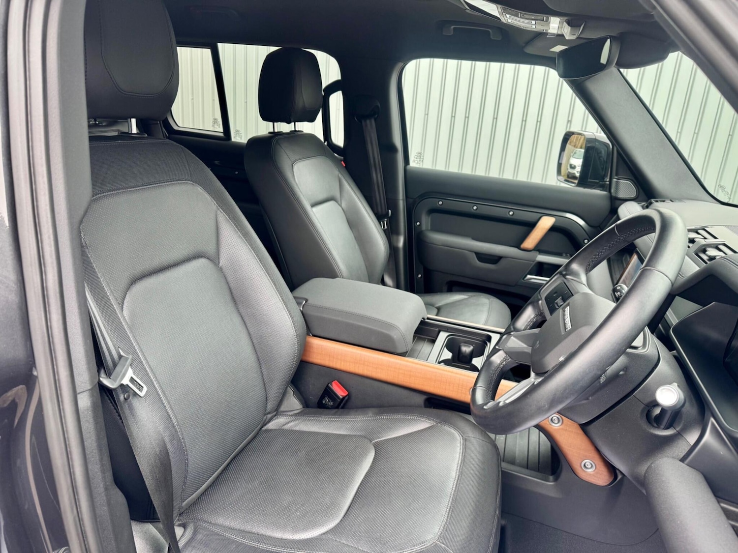 Used Land Rover Defender 2022 for sale - 76498609: Photo 11