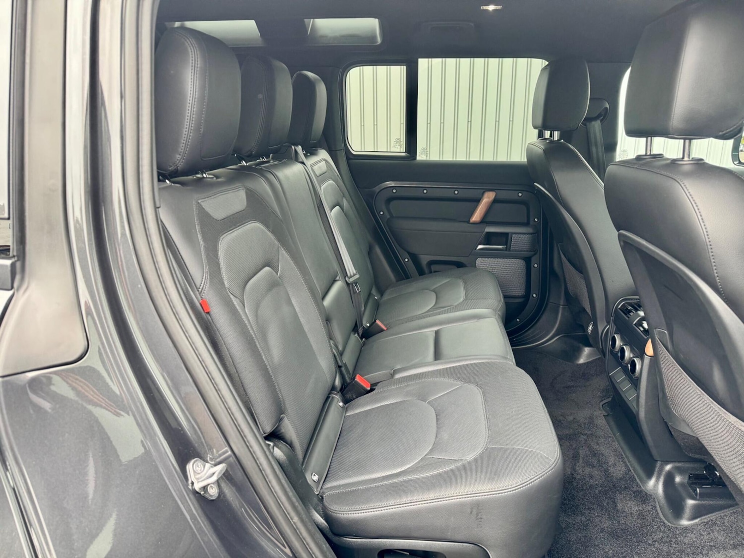 Used Land Rover Defender 2022 for sale - 76498609: Photo 17