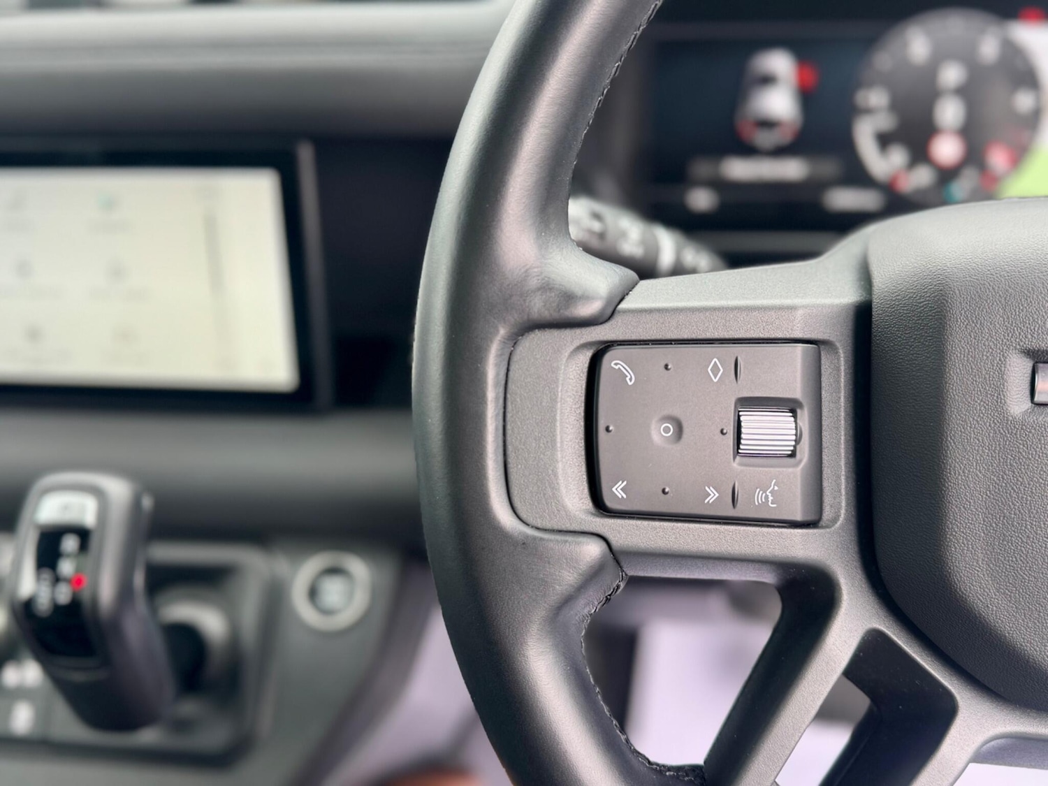 Used Land Rover Defender 2022 for sale - 76498609: Photo 30