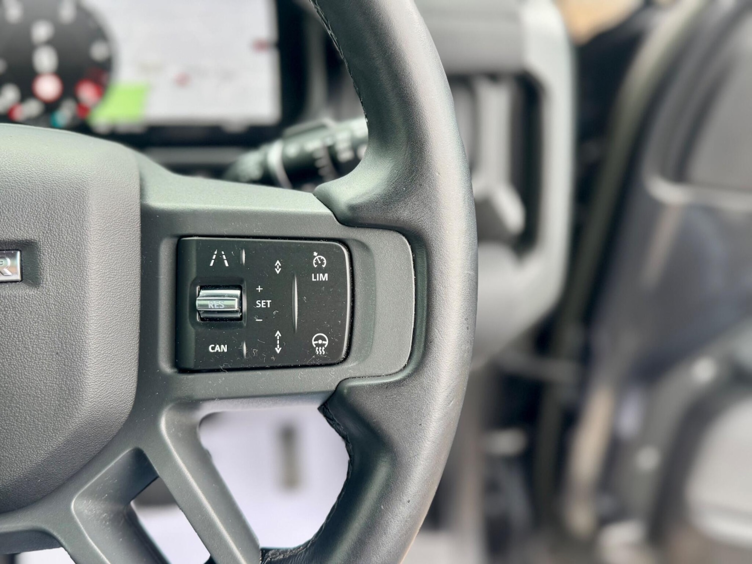 Used Land Rover Defender 2022 for sale - 76498609: Photo 31