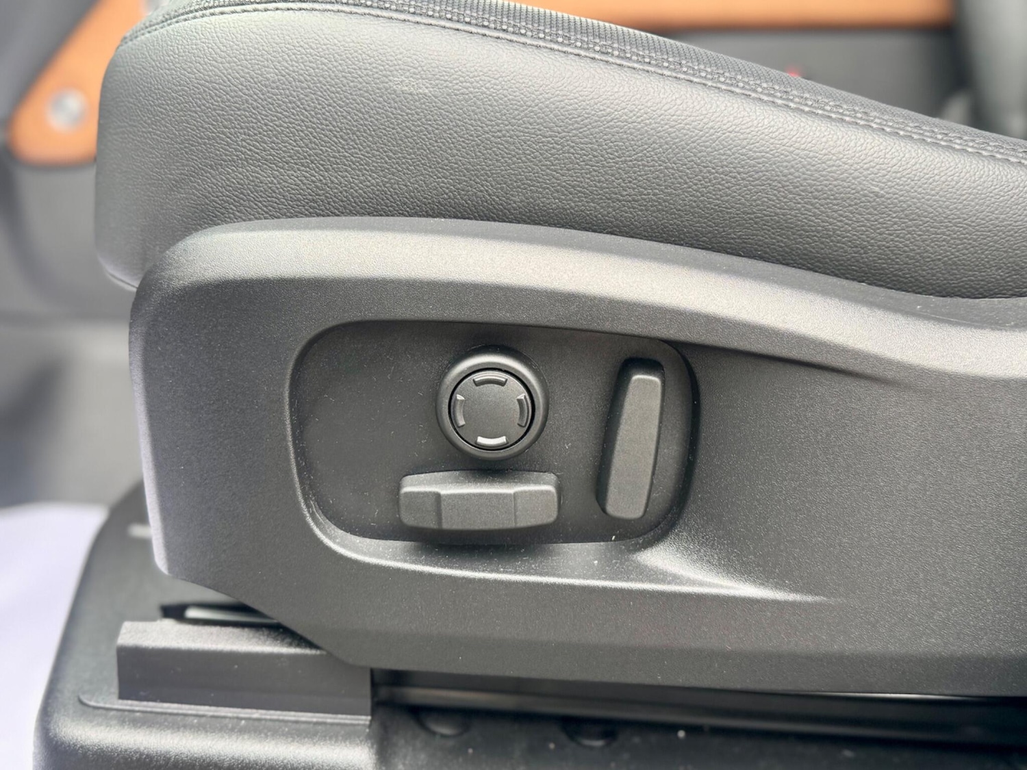 Used Land Rover Defender 2022 for sale - 76498609: Photo 32