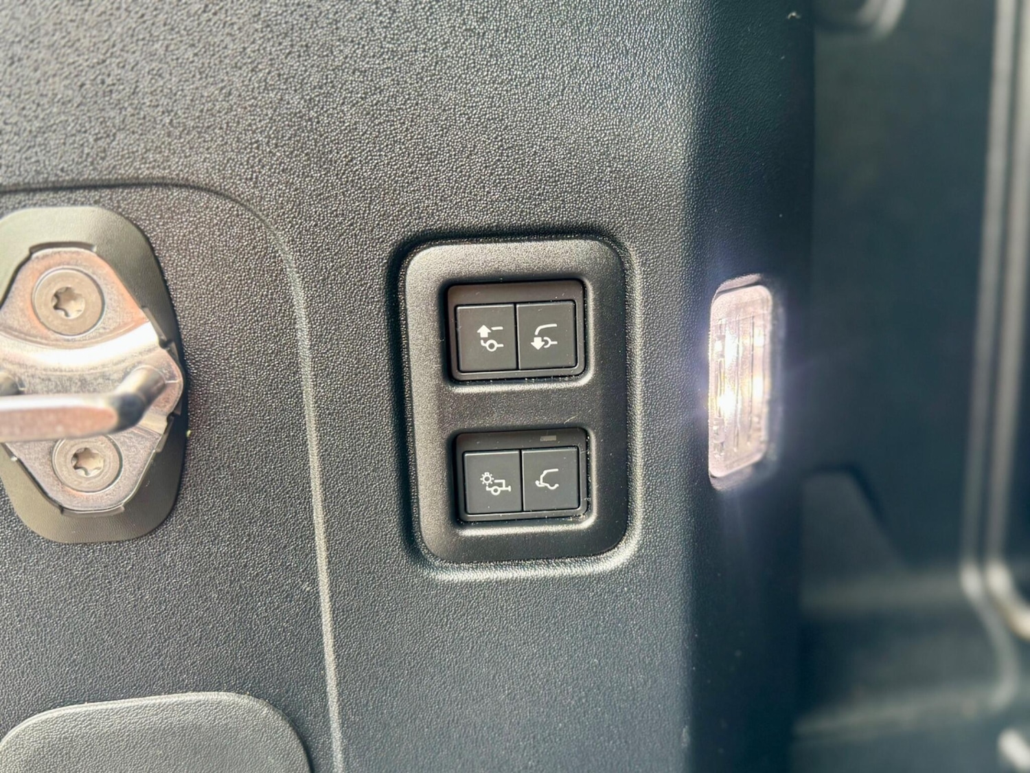 Used Land Rover Defender 2022 for sale - 76498609: Photo 33