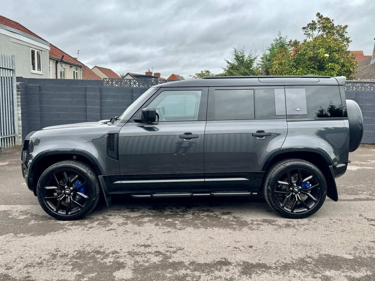 Used Land Rover Defender 2022 for sale - 76498609: Photo 6