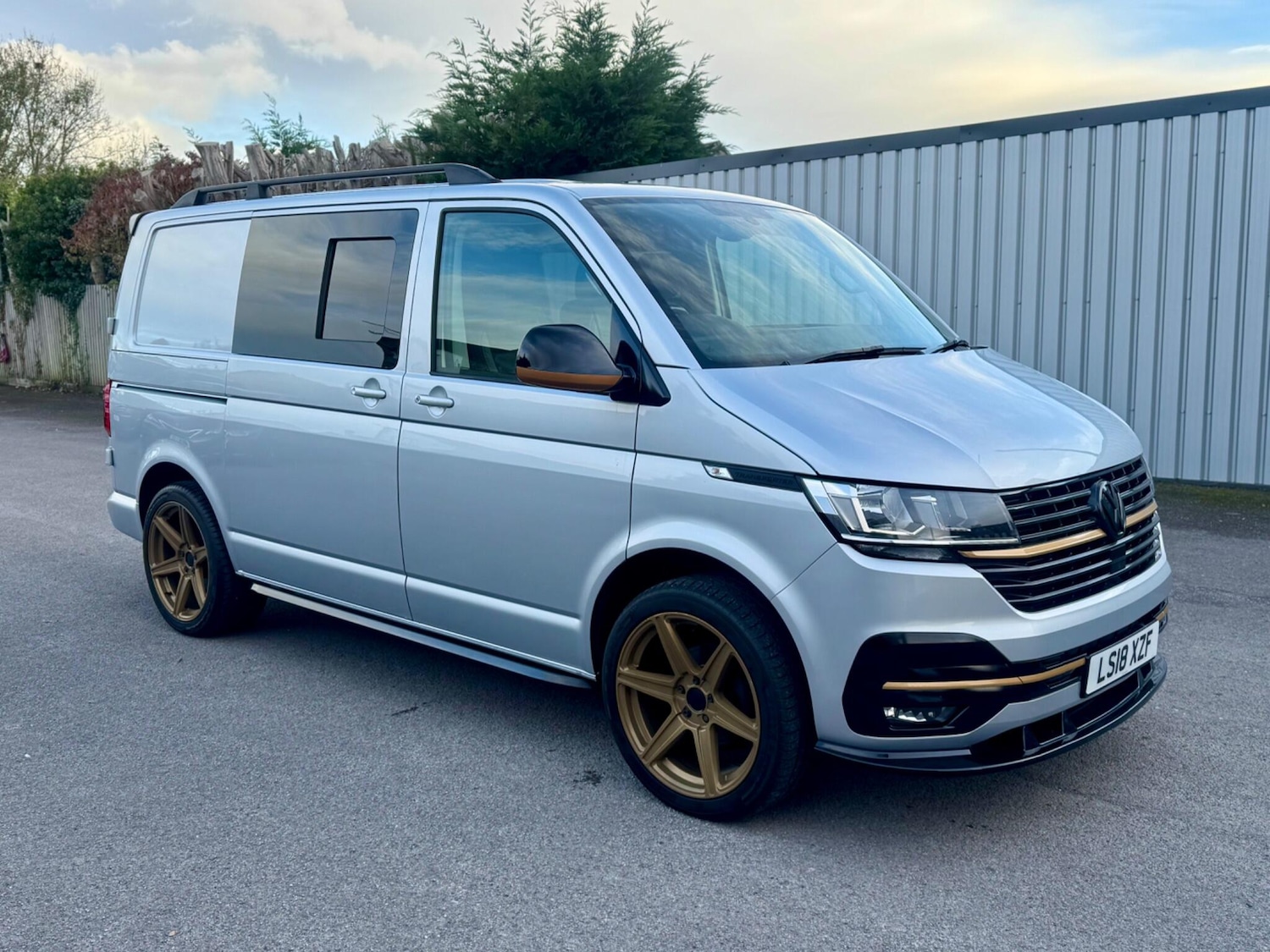 Used Volkswagen Transporter 2018 for sale - 77344777: Photo 1