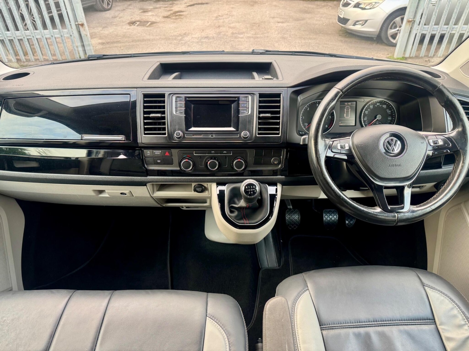 Used Volkswagen Transporter 2018 for sale - 77344777: Photo 15