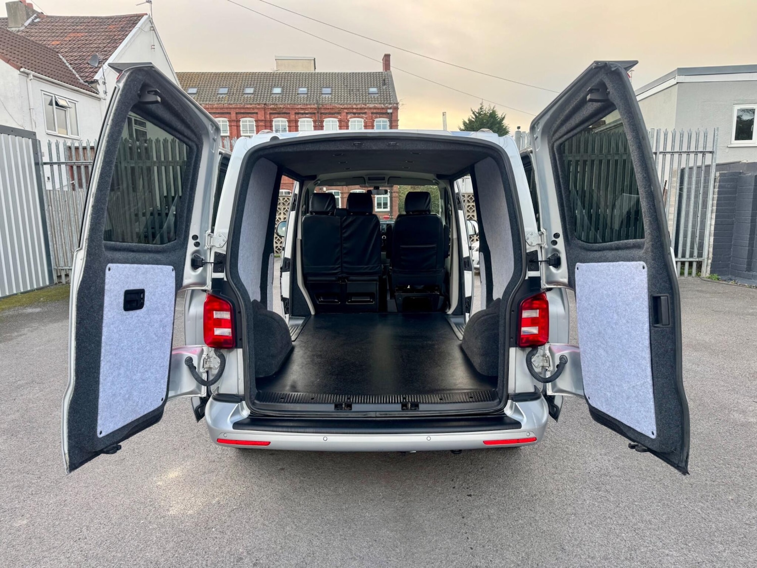 Used Volkswagen Transporter 2018 for sale - 77344777: Photo 18