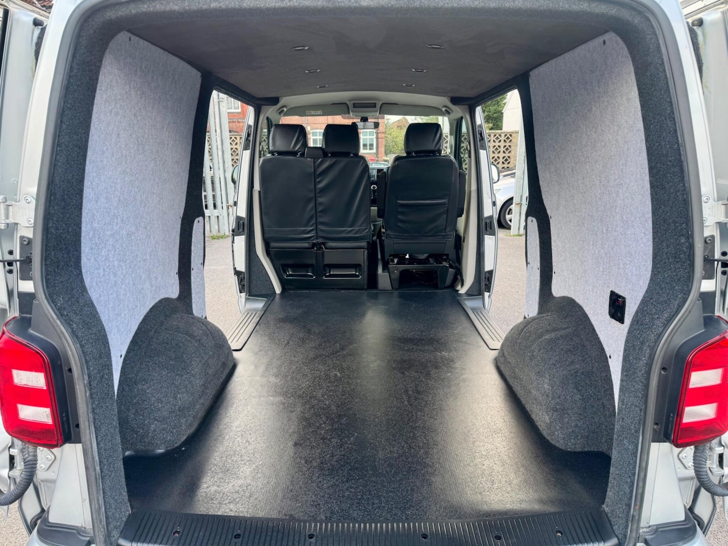 Used Volkswagen Transporter 2018 for sale - 77344777: Photo 20