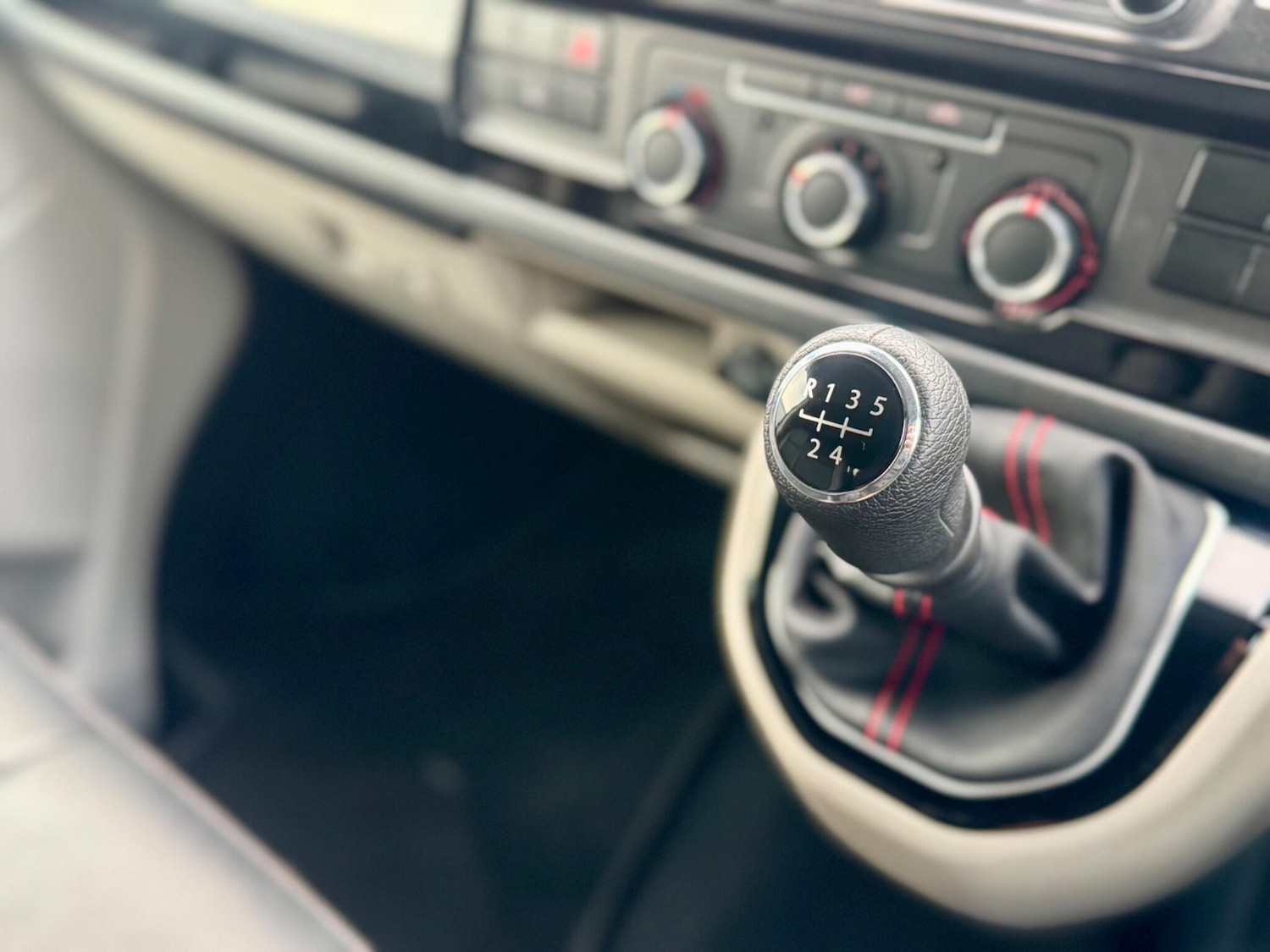 Used Volkswagen Transporter 2018 for sale - 77344777: Photo 31