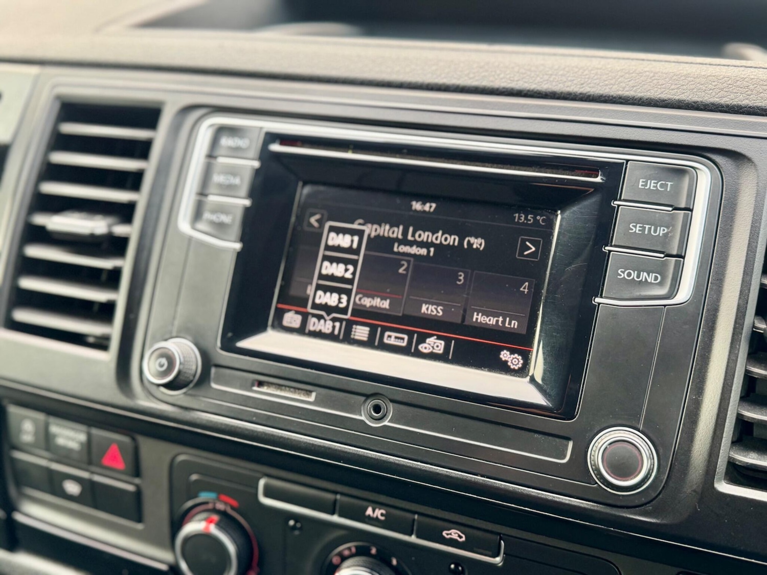 Used Volkswagen Transporter 2018 for sale - 77344777: Photo 32