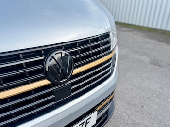 Used Volkswagen Transporter 2018 for sale - 77344777: Photo