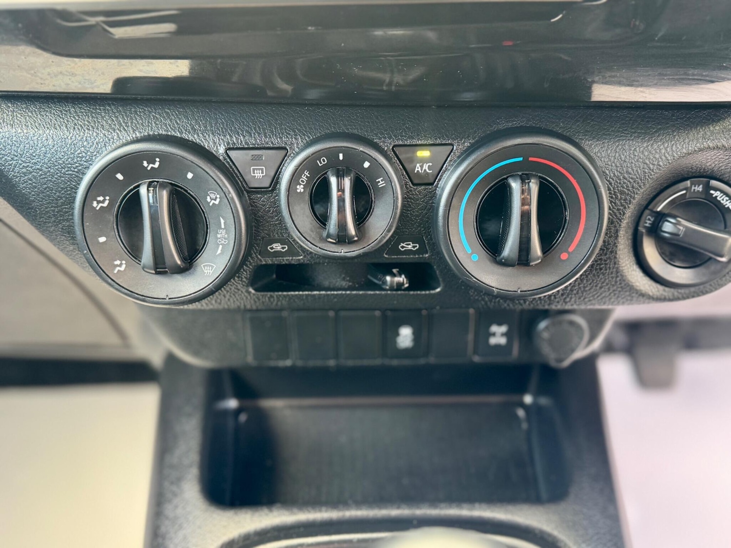 Used Toyota Hilux 2020 for sale - 76802316: Photo 19