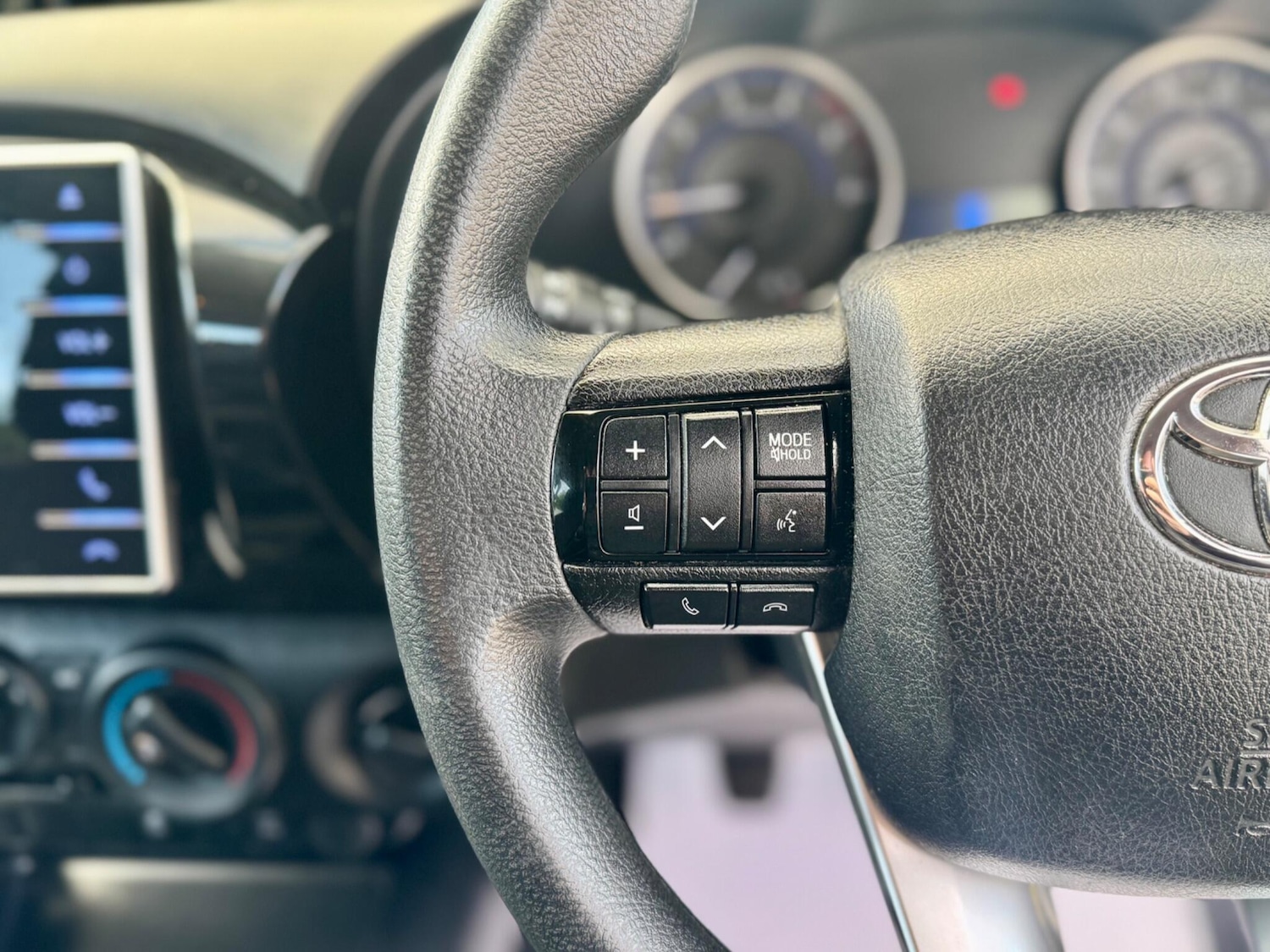 Used Toyota Hilux 2020 for sale - 76802316: Photo 23