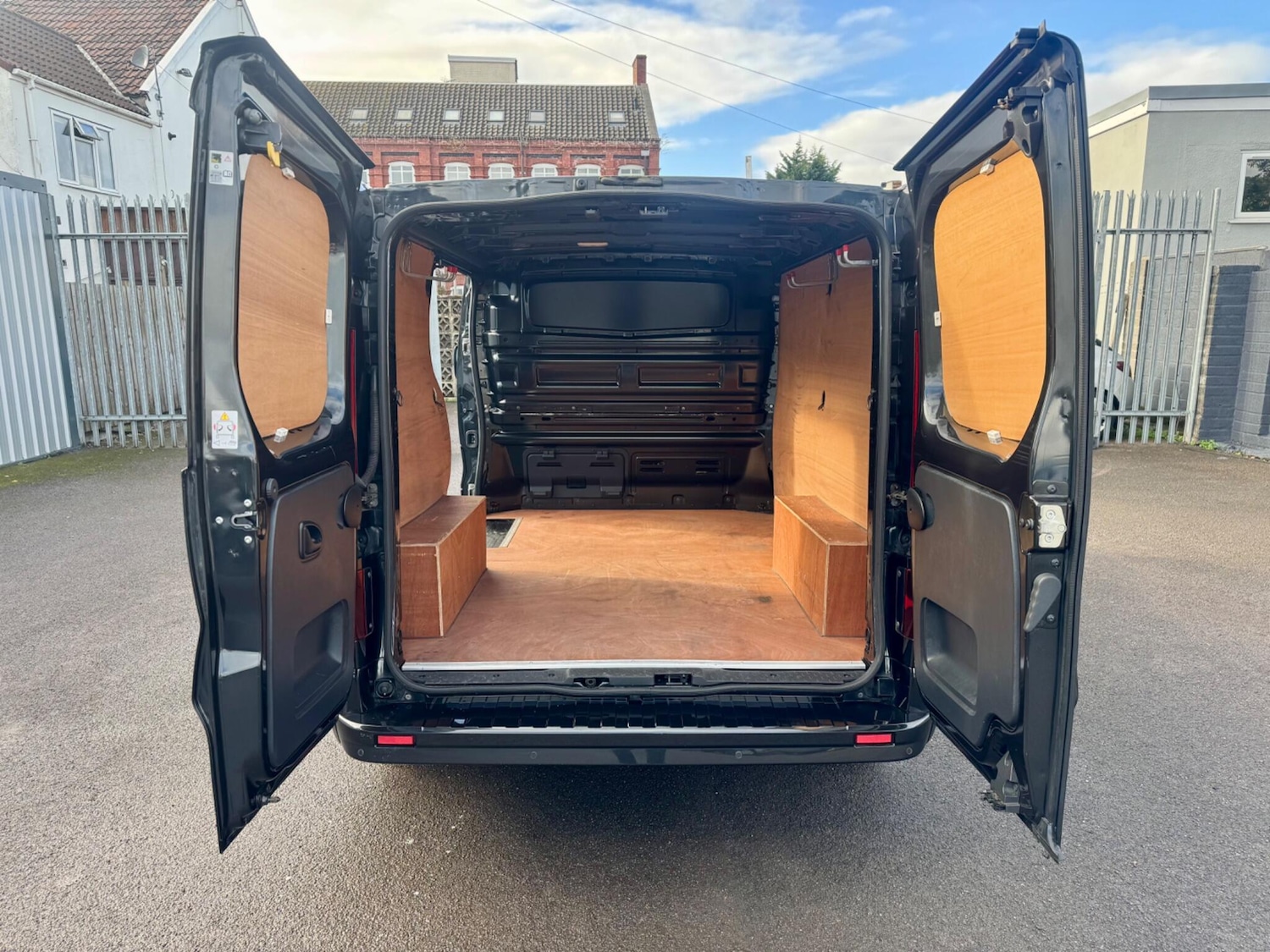 Used Vauxhall Vivaro 2017 for sale - 76360324: Photo 17