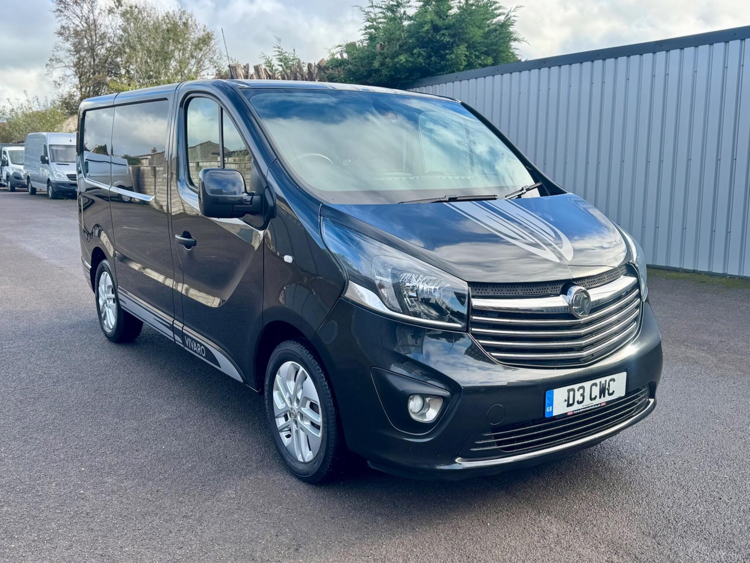 Used Vauxhall Vivaro 2017 for sale - 76360324: Photo 2