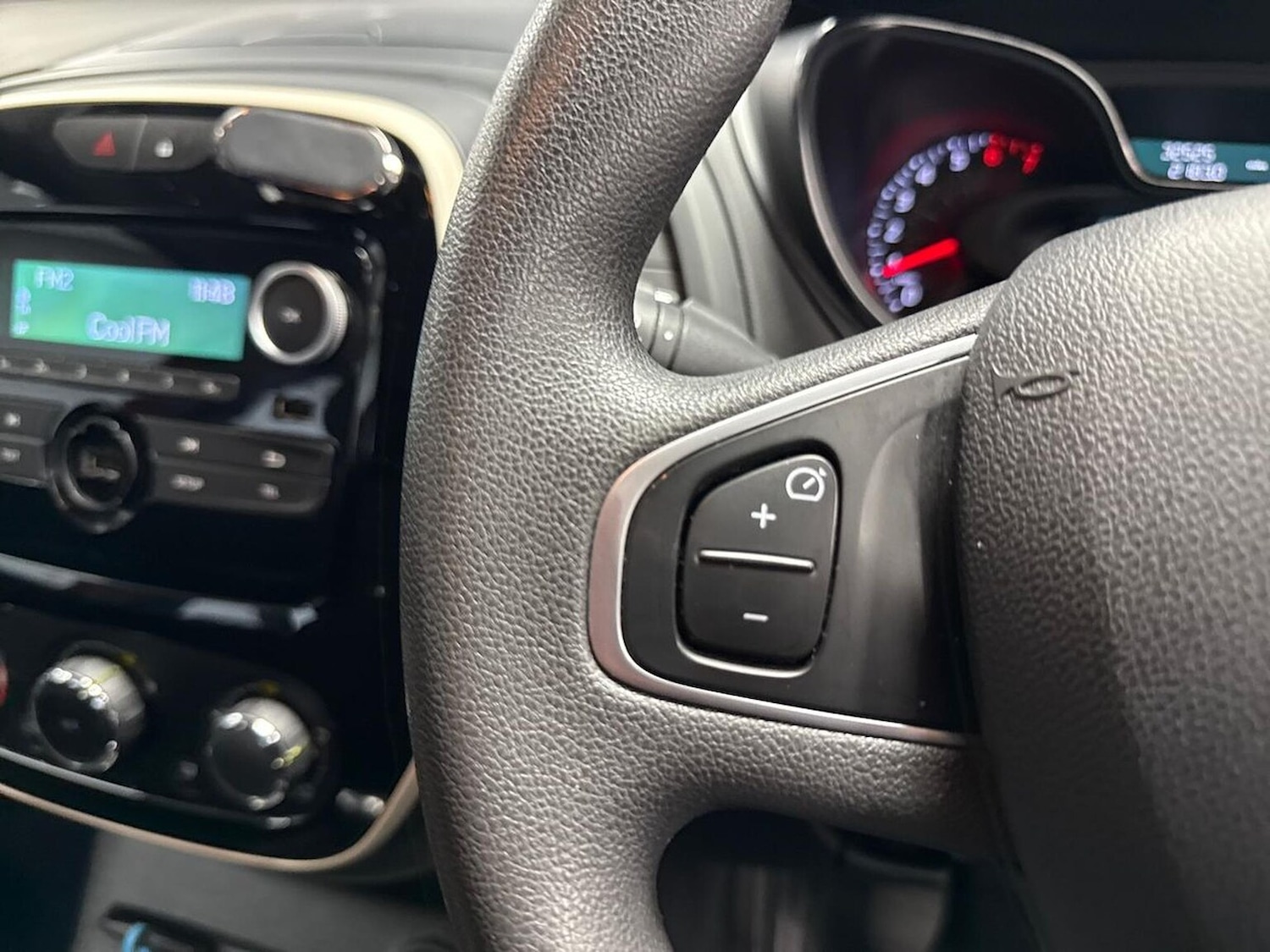 Used Renault Captur 2018 for sale - 76736686: Photo 25